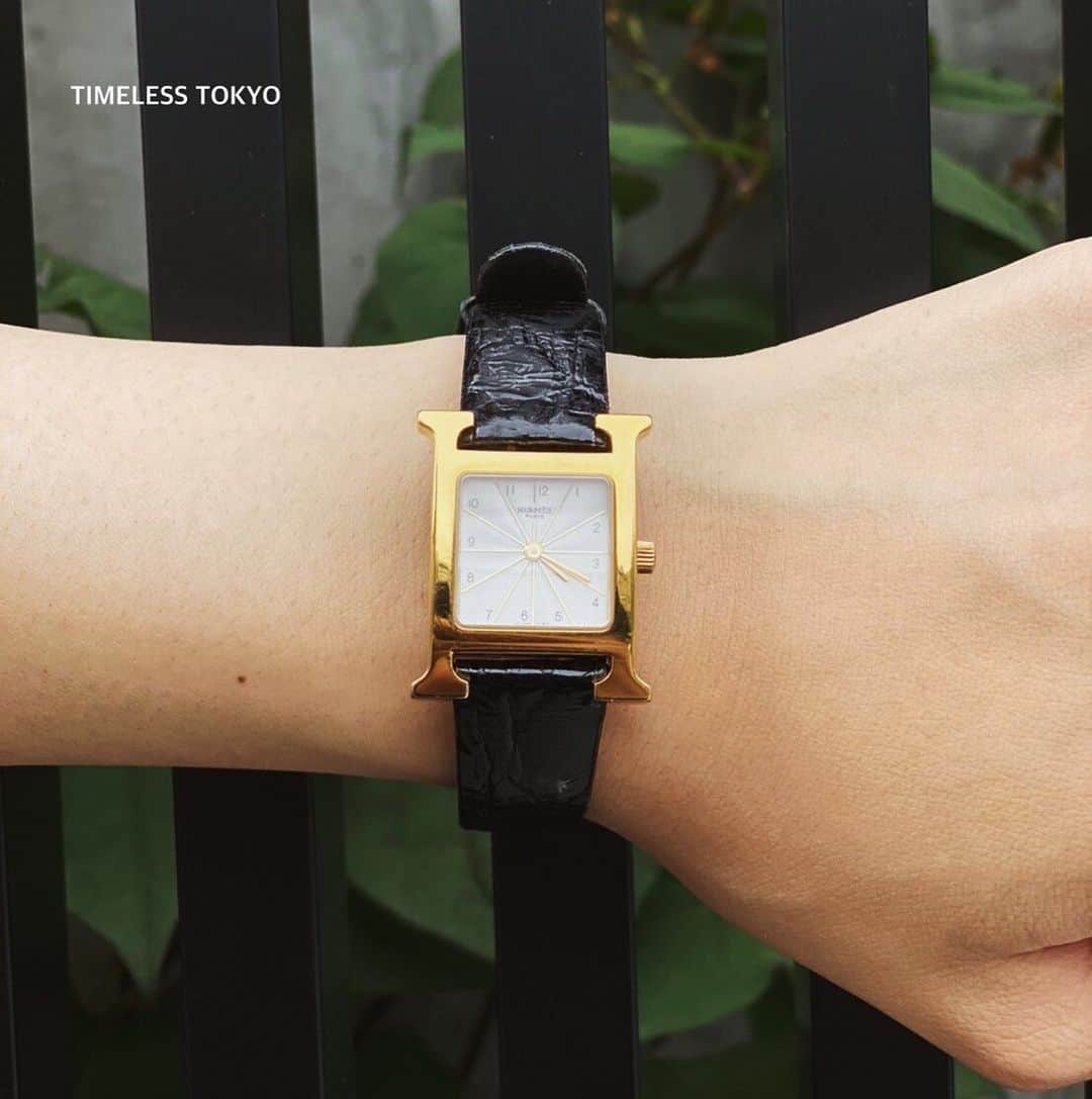 Paula’sのインスタグラム：「【HERMES】 Hウォッチ レディース クォーツ 腕時計 HH1.201  今夜はエルメスのHウォッチ✨  エルメスの頭文字Hの形をしたこちらの時計 強い存在感が感じられ手元をゴージャスに映えさせてくれる事間違いありません！！  是非素敵な方に付けて欲しい一点です！ . 詳細はWEB SHOPにて 【W20434】 .  #timelesstokyo#timeless#tokyo#vintage#vintageshop#chanel#selectshop#CELINE#HERMES#GUCCI#DIOR#CHANEL#エルメス #ヴィンテージウォッチ」