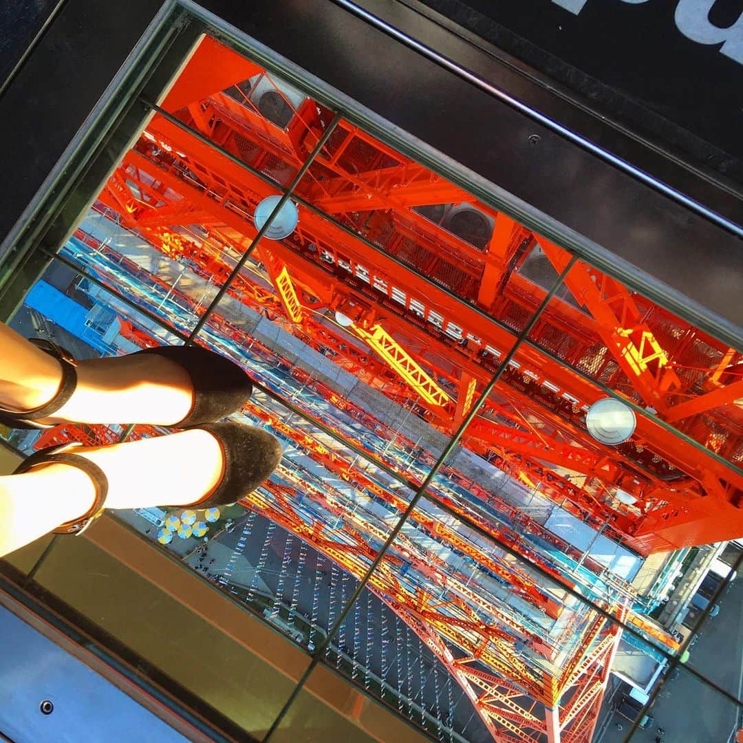 皆藤悠柚のインスタグラム：「また行きたいなあ〜♡♡♡ ・ ・ ・ #東京タワー #展望台 #ガラス #綺麗 #赤 #tokyo #tokyotower #red #enjoy」