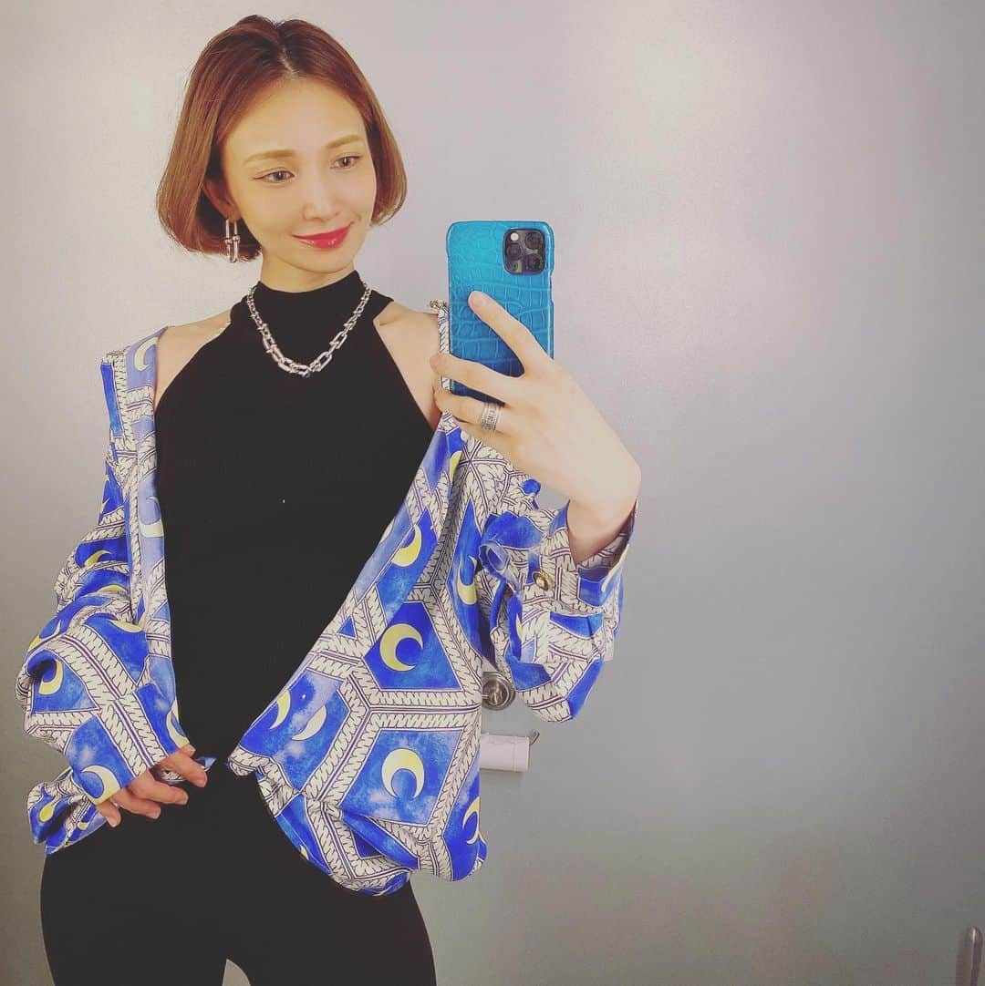 澤田友美さんのインスタグラム写真 - (澤田友美Instagram)「. I love blue color💙💙💙🌖 . . @casablancabrand 👔 @shingokuzuno 📲 #casablanca #casaway #tiffany」7月5日 21時34分 - tomomi__sawada