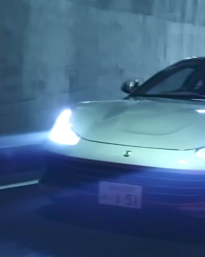 山中海輝のインスタグラム：「Had super fun night drive around Tokyo w/ @ferrari @ferrarijpn  #gtc4lusso   🎥 @yumakudaka  @eiki_akiyama  @hajime__made  @dear__sir」
