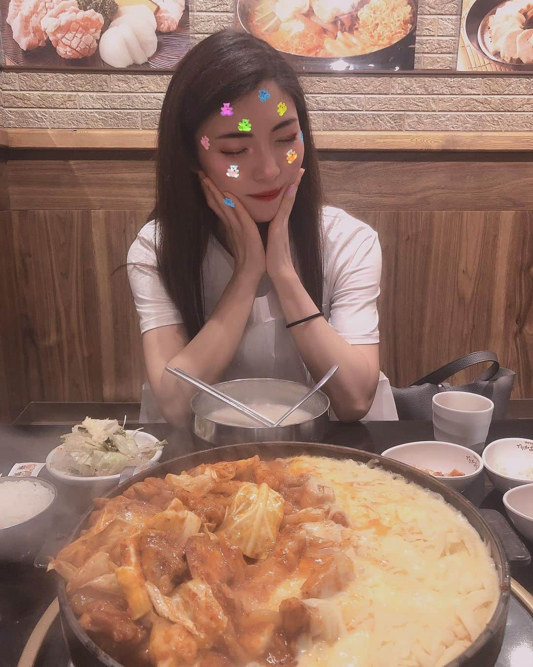 伊藤恵理のインスタグラム：「. . 気分は韓国🇰🇷 ほんとは新大久保🇯🇵 新しいリップ買えて満足💄💕 旅行したい欲😇💜🧡💛 . . BIGO LIVE毎日配信してるから遊びに来てね💋 @elly_ito_eri 配信時間　18:00~21:00 . . #新大久保 #韓国行きたい #韓国旅行  #韓国コスメ #オルチャンメイク  #チーズタッカルビ #グルメ  #ミスブライダルモデルグランプリ #伊藤恵理 #テリー伊藤  #style #fitness #model #body #fashion  #フィットネス女子 #フィットネス #モデル #ボディーメイク #ビジョビ #オシャレ #ファッション  #BIGOライバー #bigolive #ライバー #ライブ配信 #liver #公式ライバー #ビゴライバー」