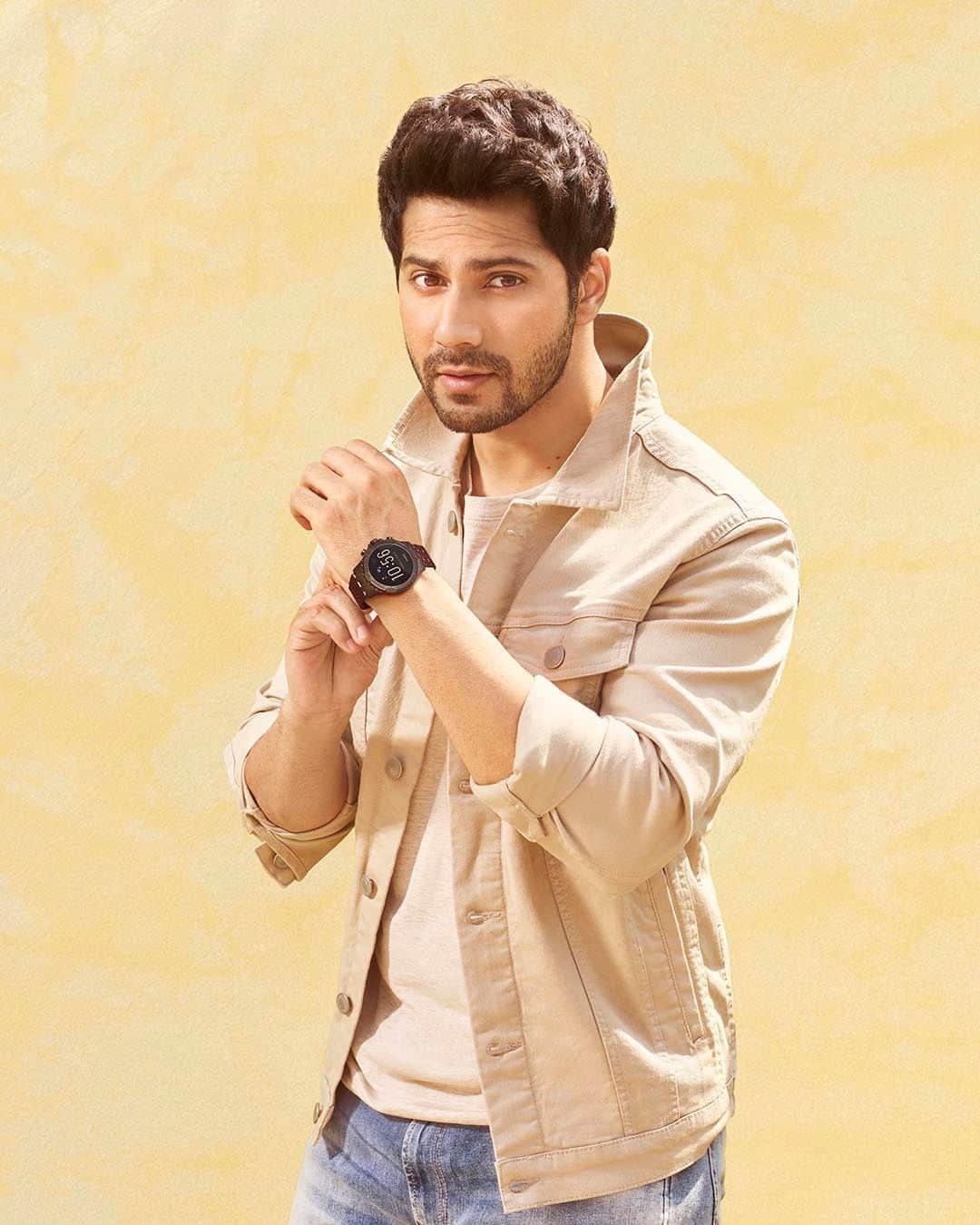 fossilさんのインスタグラム写真 - (fossilInstagram)「👋🇮🇳 ! Check out the new @fossil.in account for exclusive product announcements and additions to the #FossilFamily like @varundvn. #FossilIndia」7月5日 22時00分 - fossil
