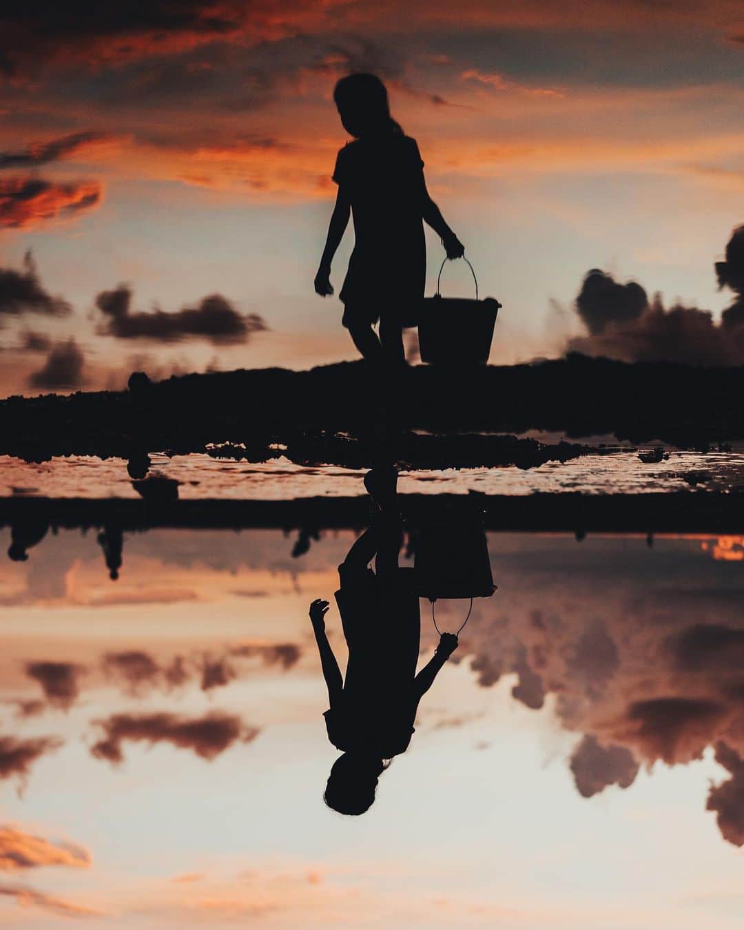 Putri Anindyaのインスタグラム：「The mirror // ⁣⁣ ⁣⁣ Do you feel bad for being not productive during this period? or do you feel bitter to see other people life that look better than yours? Well trust me, don’t be. ⁣⁣ This thing called social media sometimes is quite bad to our brain. All those humble bragging and toxic positivity will get you nowhere and leave you feel bitter instead. ⁣⁣ ⁣⁣ My mom always say to me “don’t look up too long, and don’t look down if it’s just to make you feel better,” ⁣⁣ i think we just gotta look ourselves in the mirror and be the one you’d loved to be without comparing yourself to other people. ⁣⁣ ⁣⁣ Gotta love ourselves more 💓」