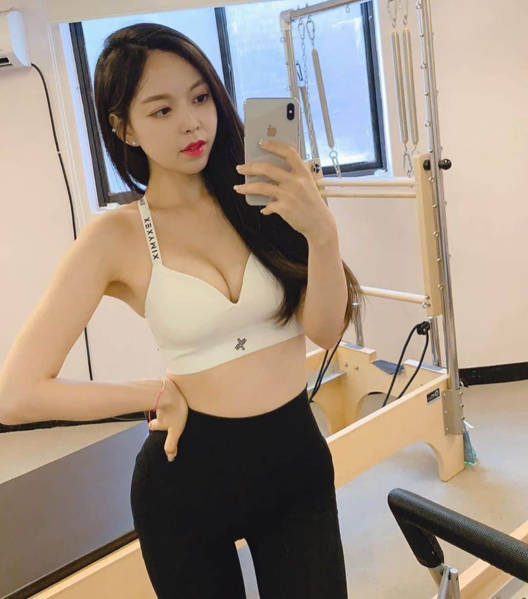 BodyON Koreaさんのインスタグラム写真 - (BodyON KoreaInstagram)「Wow!! @pilates_sung_hee 👍😎💕 | | 🔥생각과 삶이 멋진 #운동 피플들을 바디온코리아는 응원합니다! | | 🍀자신 or 주변 지인 중에 짐패션 핫피플 계시면 DM 보내주세요📩 | | #필라테스복 #필라테스강사 #몸스타그램 #얼짱 #몸짱 #거울샷 #전신샷 #셀피 #브라탑 #레깅스 #나이키 #아디다스 #아이폰 #운동복 #leggings #bratops #pilates #필라테스그램 #바디체크 #요가스타그램」7月5日 22時08分 - bodyonkorea