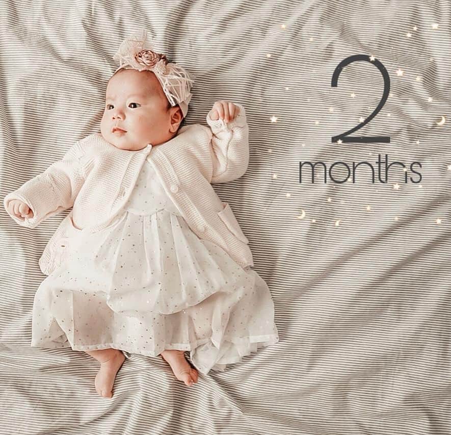 アキラ・コンチネンタル・フィーバーのインスタグラム：「Happy 2 months baby Yuna👶  #baby #bayi #2ヶ月 #あかちゃん  #スマイル育児 #ベビフル」