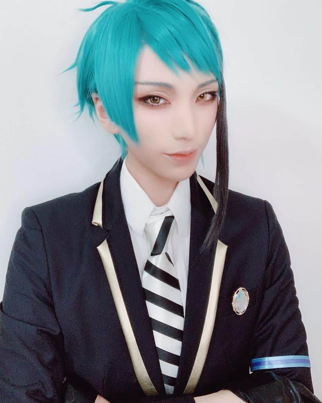 のインスタグラム：「🦈  #ジェイドリーチ  #ツイステッドワンダーランド   ﻿ ﻿ ﻿ #モデル #model #男装 #男装コスプレ ﻿ #コスプレイヤー #cosplay #cosplayer﻿ #otaku #japan #Japanesegirl ﻿ #角色扮演者 #角色扮演 ﻿ #wig #wigs #wigstyling」