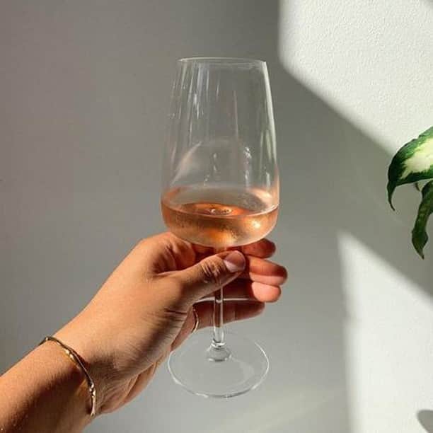 オレリアさんのインスタグラム写真 - (オレリアInstagram)「Cheers to Sunday (and rosé)! ⁠ ⁠ 📷 by @teganfbrown」7月5日 22時40分 - oreliajewellery