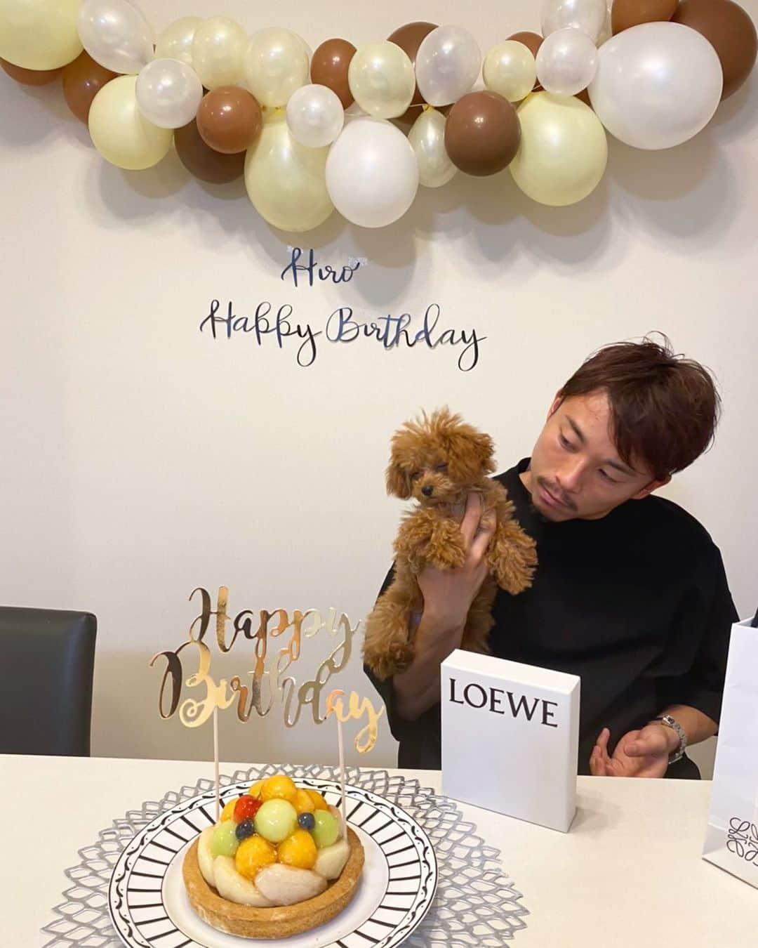 阿部浩之のインスタグラム：「31歳の誕生日迎えましたー🍾 楽しい誕生日を迎えられて奥さん、リマちゃんに感謝です！！  みなさんもメッセージ、ストーリーなど ありがとうございます😊 良い一年になるように頑張って行きますー👍  #リマちゃん全然興味ないやん笑」