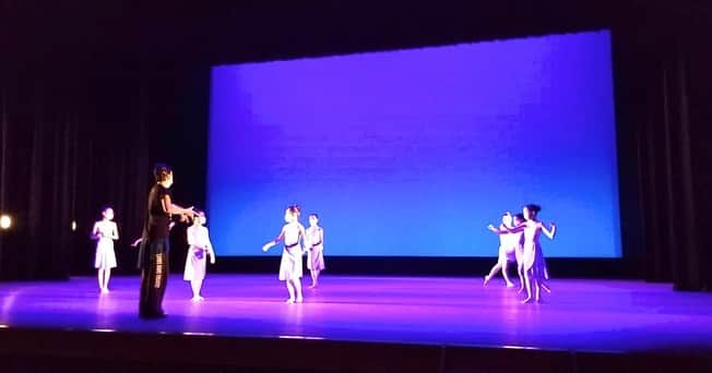 馬場彩月さんのインスタグラム写真 - (馬場彩月Instagram)「Otsukareeee all my students were amazing on stage 😘 Thank you for everything #tngjapan especially make time for the rehersals !!  #work #ballet #socialdistancing  #withcoronarecital #highalart  #コロナ発表会 #舞台上で足をつる記念 #getold #船堀 #otsukare #8classes #ピースがダサい #sundayfunday #蛍光黄色 #💅  #maskon  #old #july #2020 #chiba #選挙は期日前投票」7月5日 22時44分 - sazuki_vivian