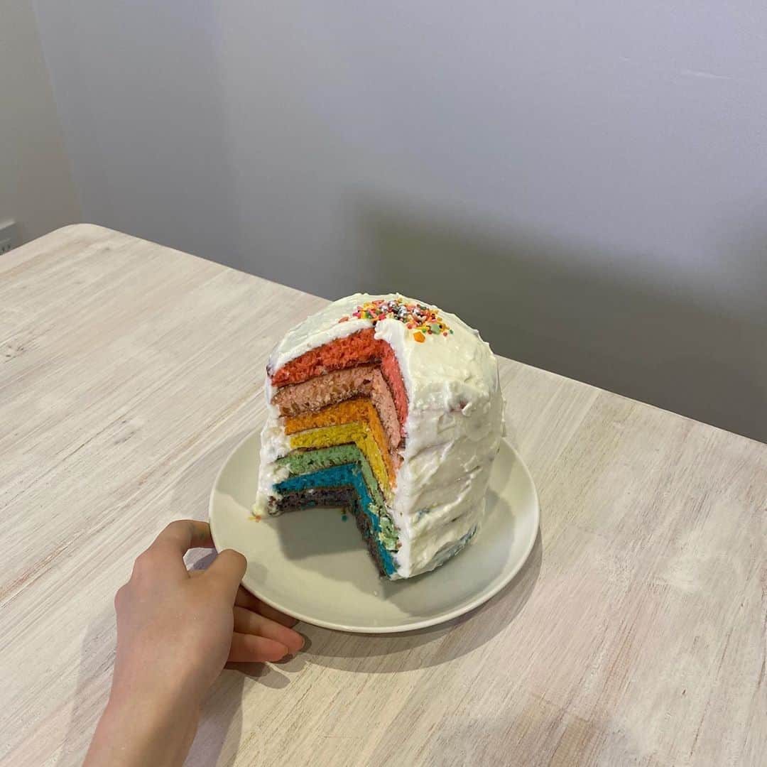 福山絢水さんのインスタグラム写真 - (福山絢水Instagram)「オルガン坂で作ったレインボーケーキ🌈 キレイな7色パンケーキ出来上がったよ！ ・ ・ ・ #ケーキ #お家カフェ #レインボーケーキ #rainbow #cake #cafe」7月5日 22時46分 - aya__m02