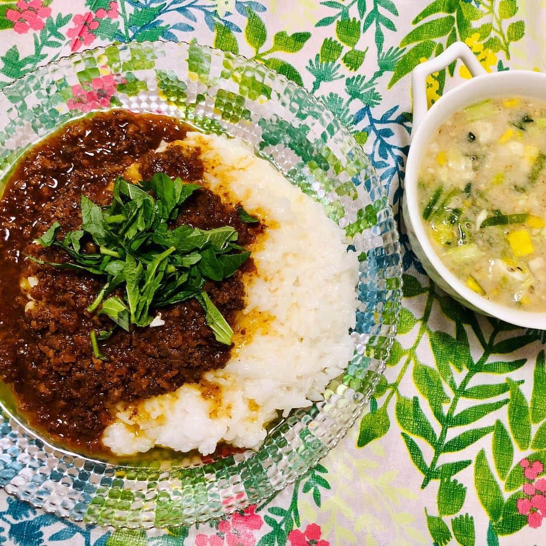 世手子さんのインスタグラム写真 - (世手子Instagram)「Feel the summer in Jinbei(　ﾟ∀ﾟ)o彡ﾟﾏﾂﾘｼﾞｬｱ! Healthy recipe supervised by a dietitian╰( ^o^)╮-｡･*･:≡🍚 Have a nice home time॑⸜(* ॑꒳ ॑* )⸝⋆* https://amzn.to/2AsJXXZ https://amzn.to/30K4Zfq @amazonfashionjp  #Amazonで発見 #komesichi 市松 水彩 #赤ちゃん甚平 💓#amazonfashionjp でセールやってたので一目惚れ✨ #親子コーデ www #甚平祭り www 夏気分だけど今なかなか外にも出れないから（；＿；） @tamahiyoinsta  #感染症対策 #たたかうバルサン  @retcolle_official  #マルイ #レトコレ で #栄養士監修 メニューで癒されたよ(*´∇｀*) 玄米とゴボウが美味しい #五目ごはん  二日目は #レンコンとトマトのキーマカレー 美味しすぎっっ 三日目は #ルーロー飯 🍛 胃と腸がすっきりして気持ちいいっっ 中々育児で大変だから時短でいいね(^ ^) とにかく #緊急事態宣言 がもう出される見込みがないので 我々が今後に備えることは #健康で いることだと思いましたっ！ #第1回赤ちゃん甚平祭り2020 ←このタグ付けてみたかったw 明日も切磋琢磨がんばるぞ！ #時短ごはん #時短レシピ #時短料理 #時短メニュー #時短飯 #時短調理 #うつわやさんアンバサダー2期募集  #赤ちゃんコーデ #ベビー甚平  #sponsored #follop @follop.jp  #monipla #retcolle_fan」7月5日 22時47分 - rojide