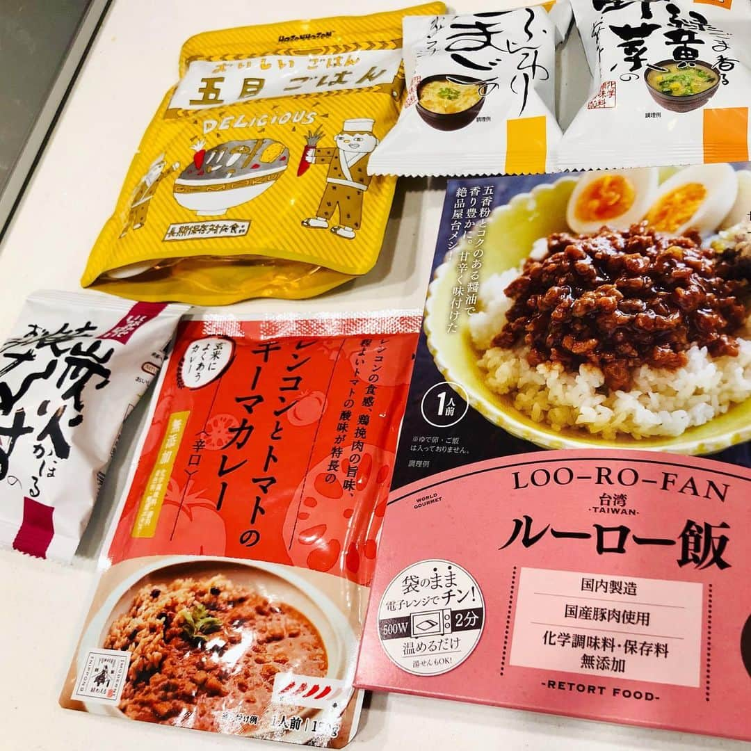 世手子さんのインスタグラム写真 - (世手子Instagram)「Feel the summer in Jinbei(　ﾟ∀ﾟ)o彡ﾟﾏﾂﾘｼﾞｬｱ! Healthy recipe supervised by a dietitian╰( ^o^)╮-｡･*･:≡🍚 Have a nice home time॑⸜(* ॑꒳ ॑* )⸝⋆* https://amzn.to/2AsJXXZ https://amzn.to/30K4Zfq @amazonfashionjp  #Amazonで発見 #komesichi 市松 水彩 #赤ちゃん甚平 💓#amazonfashionjp でセールやってたので一目惚れ✨ #親子コーデ www #甚平祭り www 夏気分だけど今なかなか外にも出れないから（；＿；） @tamahiyoinsta  #感染症対策 #たたかうバルサン  @retcolle_official  #マルイ #レトコレ で #栄養士監修 メニューで癒されたよ(*´∇｀*) 玄米とゴボウが美味しい #五目ごはん  二日目は #レンコンとトマトのキーマカレー 美味しすぎっっ 三日目は #ルーロー飯 🍛 胃と腸がすっきりして気持ちいいっっ 中々育児で大変だから時短でいいね(^ ^) とにかく #緊急事態宣言 がもう出される見込みがないので 我々が今後に備えることは #健康で いることだと思いましたっ！ #第1回赤ちゃん甚平祭り2020 ←このタグ付けてみたかったw 明日も切磋琢磨がんばるぞ！ #時短ごはん #時短レシピ #時短料理 #時短メニュー #時短飯 #時短調理 #うつわやさんアンバサダー2期募集  #赤ちゃんコーデ #ベビー甚平  #sponsored #follop @follop.jp  #monipla #retcolle_fan」7月5日 22時47分 - rojide