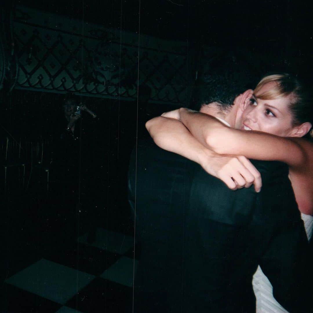 メアリー・マコーマックのインスタグラム：「When I’m with Michael everything is alright. It’s us against the world. Seventeen years and I feel like the luckiest person alive. Happy anniversary honey. ❤️bonk.」