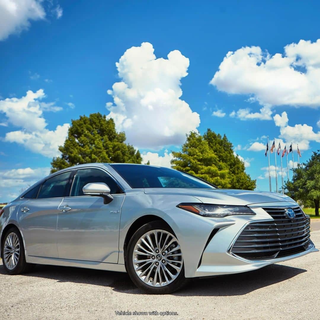 toyotausaさんのインスタグラム写真 - (toyotausaInstagram)「Show up and show out. #Avalon #Hybrid #LestGoPlaces」7月6日 9時00分 - toyotausa