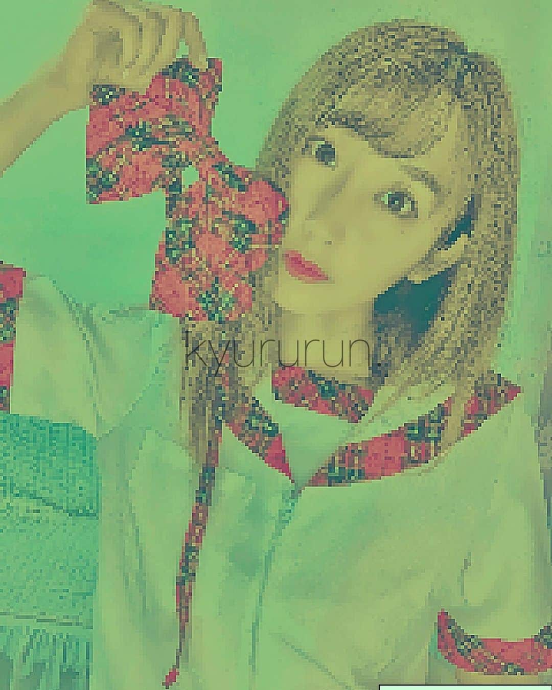 小原春香のインスタグラム：「💚 #photo #summer #pink #LOVE #my #girl #猫 #cat  #kyururun #きゅるるん」