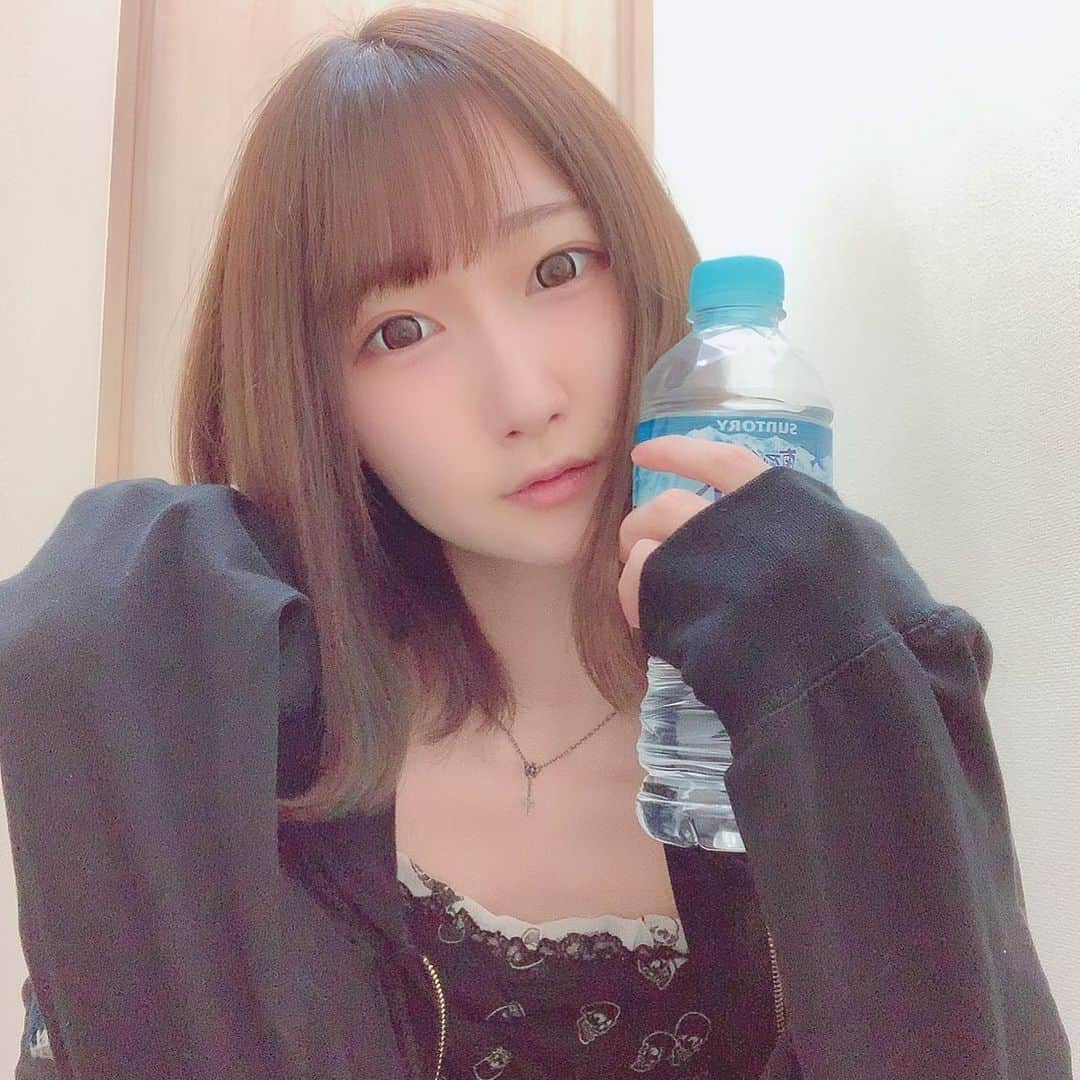 夢乃美咲のインスタグラム：「． きのうのゆめのさん インナーカラーの青が抜けて苔のむすまでカラーになっている ． #1日1ゆめの #AV女優 #アイドル #ロリ #ミスid2021」