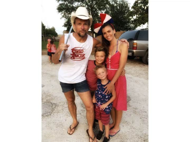 ショーン・パトリック・フラナリーのインスタグラム：「We celebrated America’s birth with... Family, Fun, Firecrackers... and Fighting. #GBA 🇺🇸🗽❤️💥」