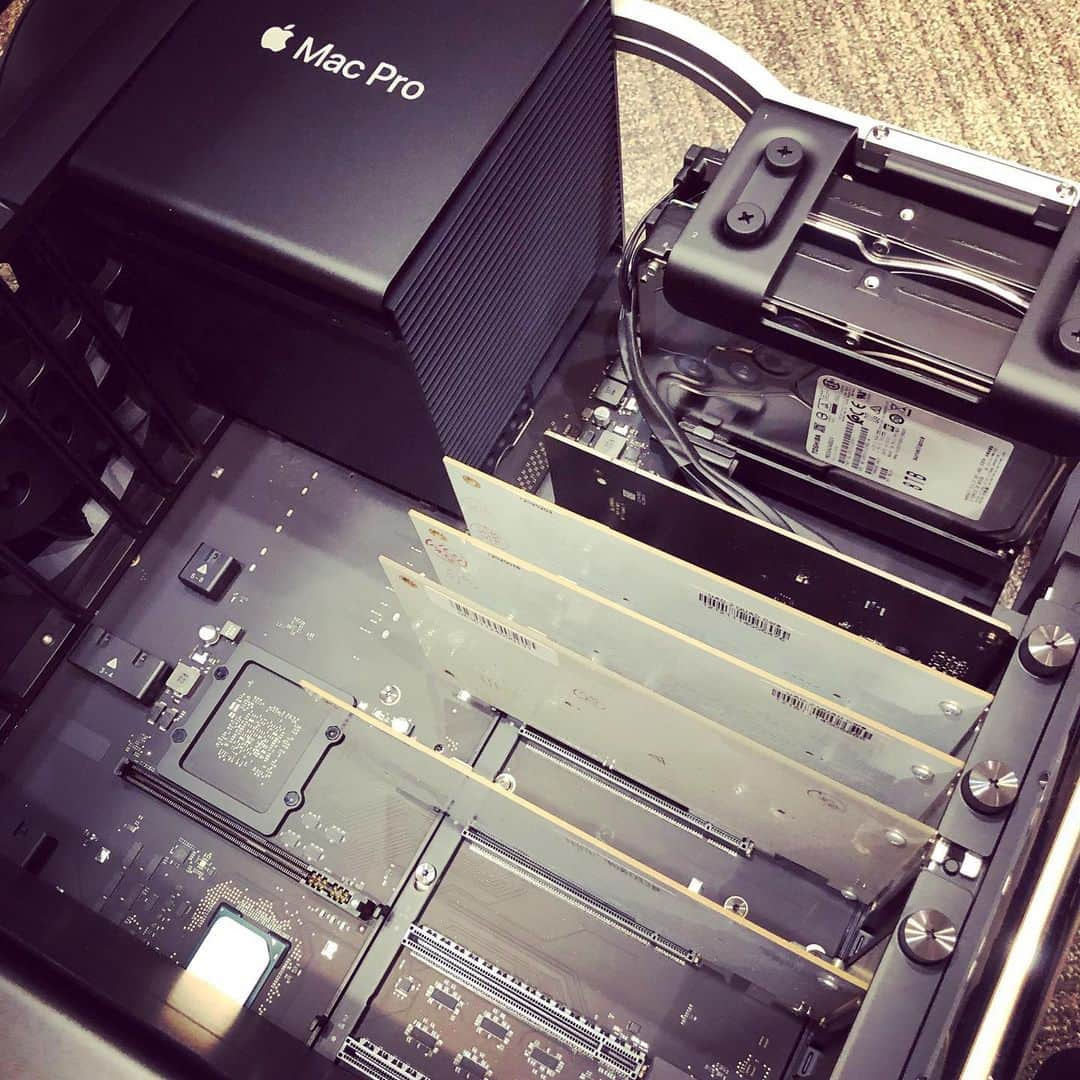 上杉洋史さんのインスタグラム写真 - (上杉洋史Instagram)「All my UAD-2 quad cards are installed! #uad2 #macpro #plugins #vstplugins」7月6日 1時30分 - uesugihiroshi