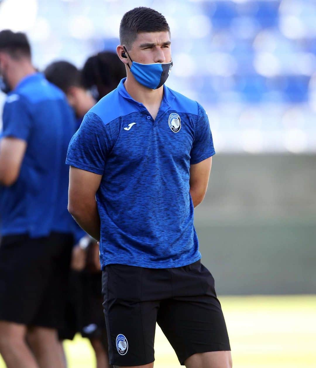 アタランタBCさんのインスタグラム写真 - (アタランタBCInstagram)「Il festeggiato e tutti i nerazzurri arrivati alla @sardegnaarena! 😁👊 Birthday boy and the Nerazzurri have arrived! 🙌 ⠀ #CagliariAtalanta #GoAtalantaGo ⚫️🔵 #Atalanta #BergAMO #ForzaAtalanta #football #SerieATIM」7月6日 1時34分 - atalantabc