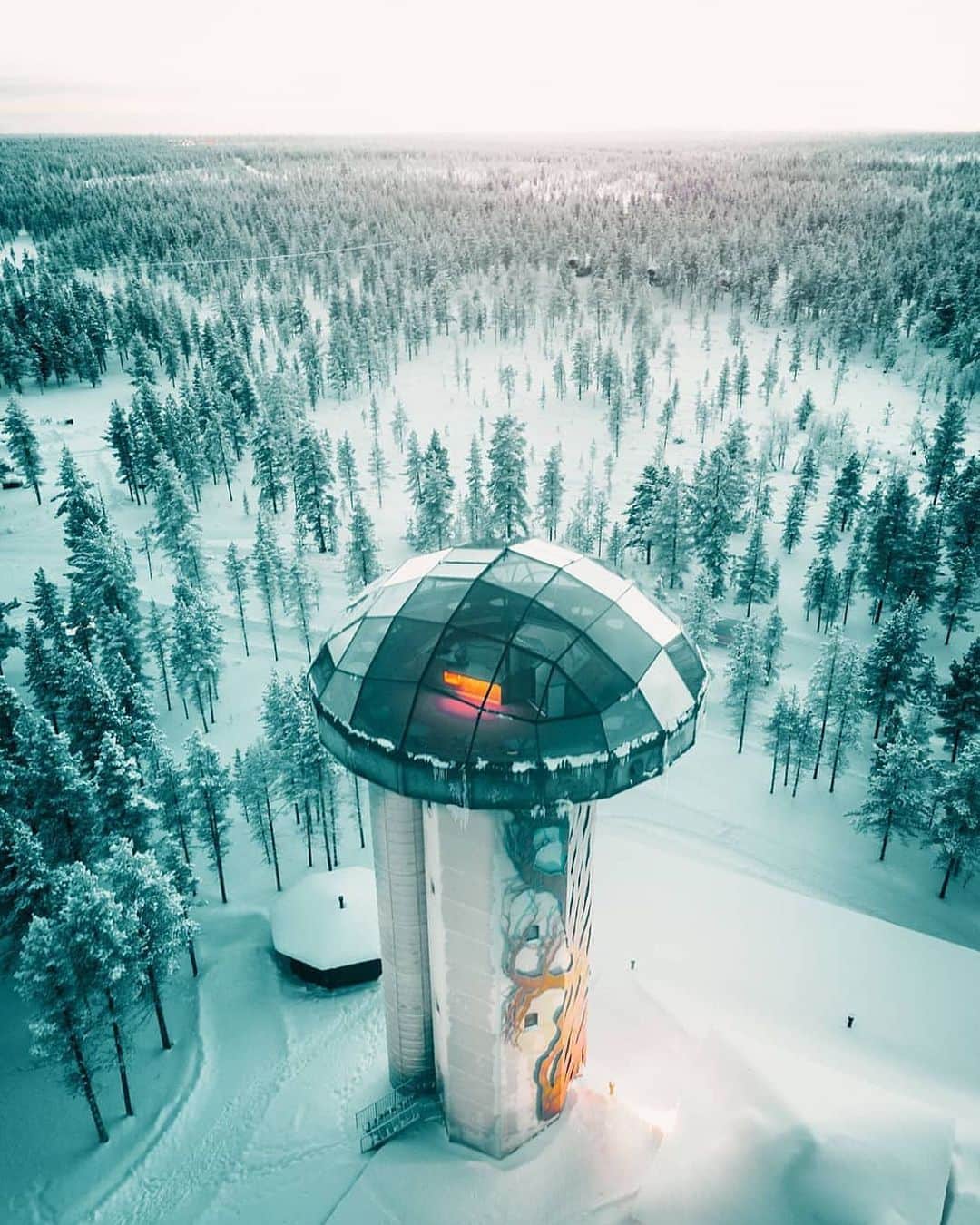 Instagramさんのインスタグラム写真 - (InstagramInstagram)「#HelloFrom Ivalo, Lapland, Finland. We’re currently dreaming of this glass-domed building that offers the perfect vantage point to watch the northern lights at night.⁣  ⁣ Photo by @giuliogroebert」7月6日 1時38分 - instagram