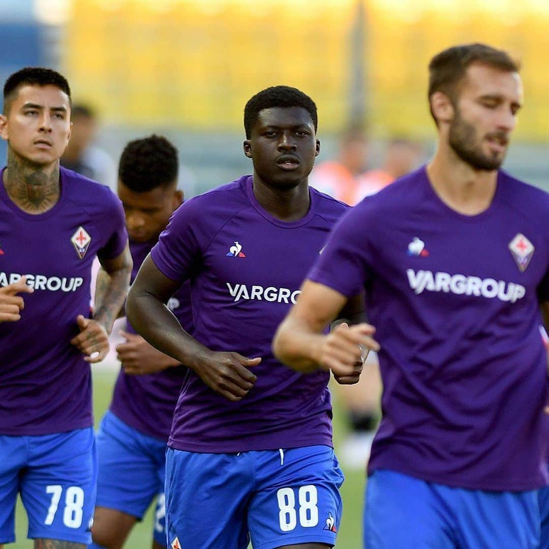 ACFフィオレンティーナさんのインスタグラム写真 - (ACFフィオレンティーナInstagram)「Warm up is 🔛🔥  #ForzaViola 💜 #ACFFiorentina #SerieA #ParmaFiorentina」7月6日 2時10分 - acffiorentina