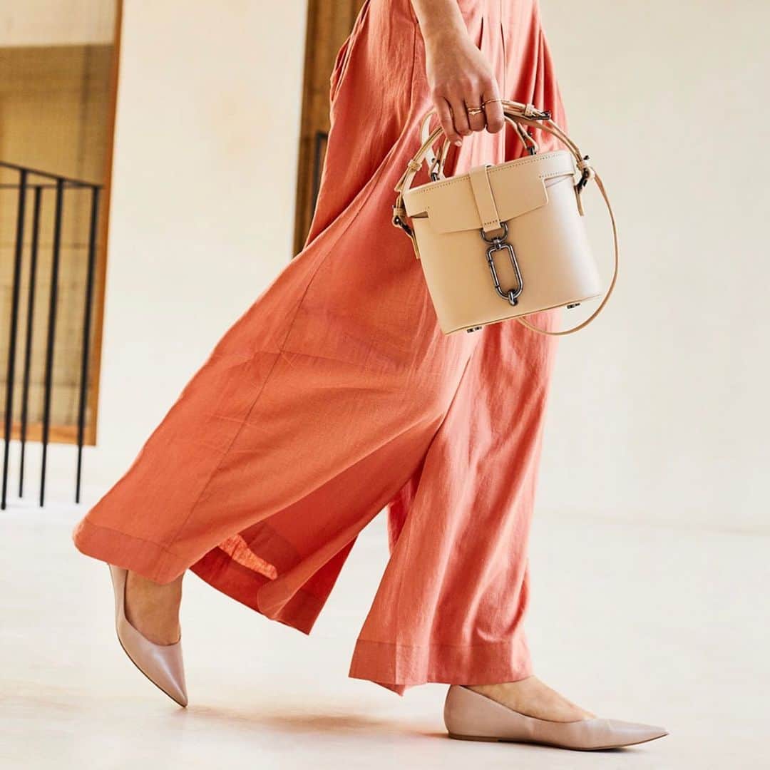 ボトキエのインスタグラム：「Spark style w/ our sitewide, semi-annual sale! The more you shop, the more you save. Which we’re all about these days. #botkier #semiannualsale」