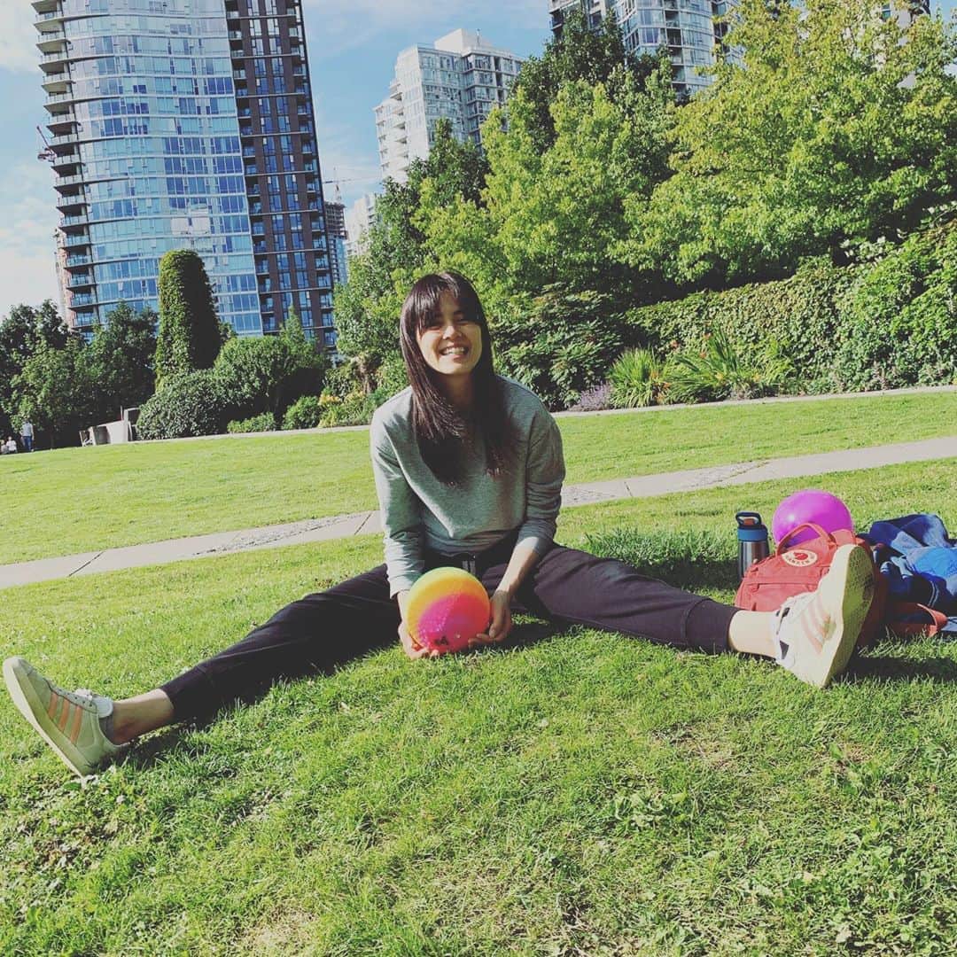 プリシラ・アーンのインスタグラム：「Grateful to be alive today!  Photo taken by my official new photographer, my 4 year old son River. 🌈 #hope #earth #joy」