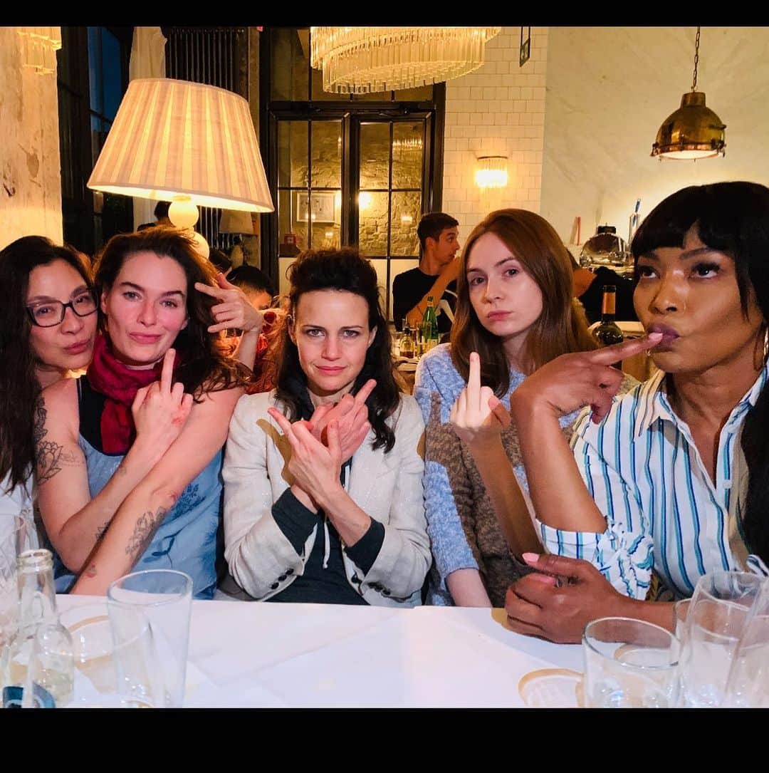 レナ・ヘディのインスタグラム：「Working with such brilliant women was a treasured experience ..I LOVED every second ... @karengillan @im.angelabassett @carlagugino @michelleyeoh_official #savethearts」