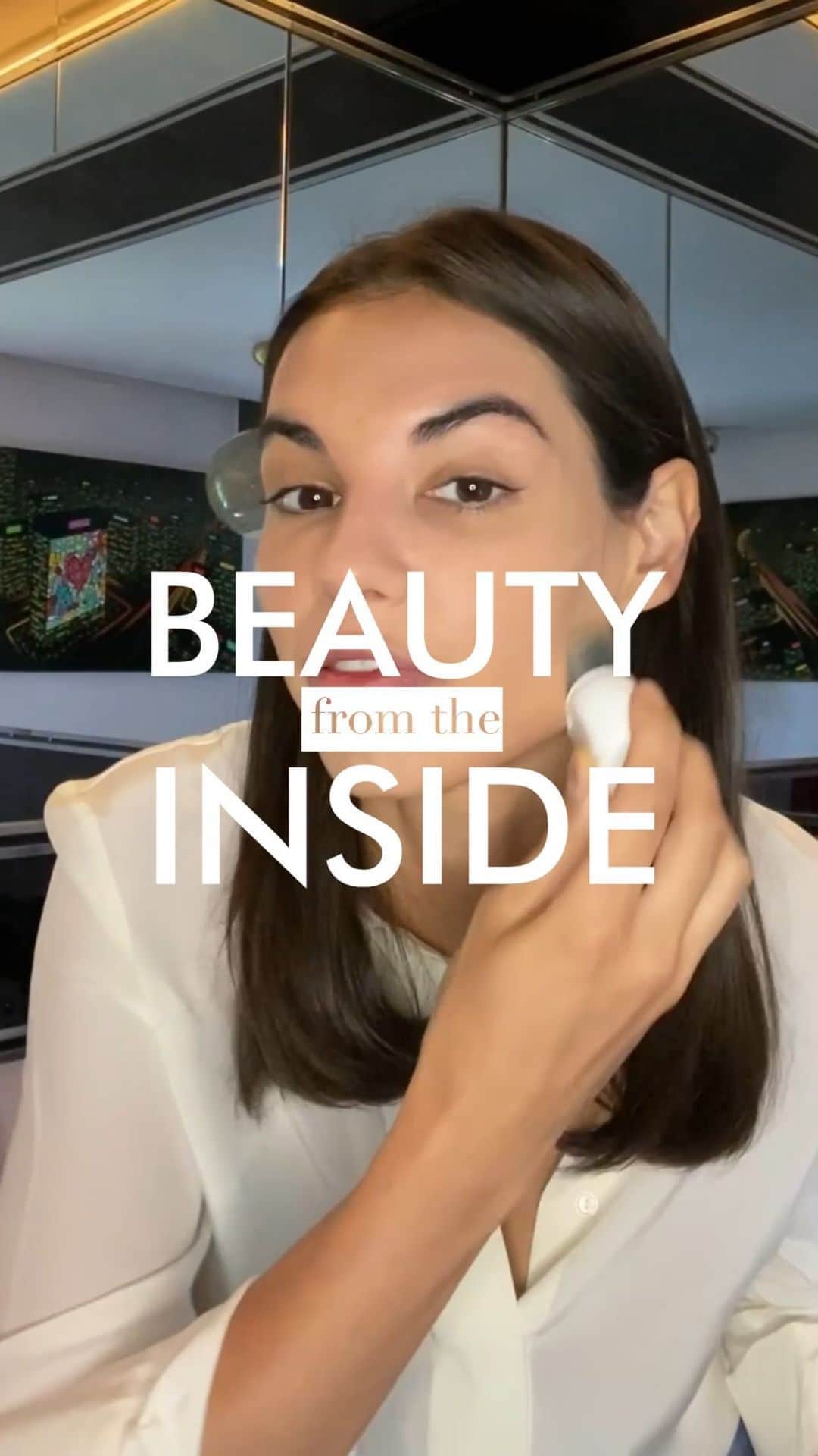 のインスタグラム：「A natural look with a touch of glamour using Guerlain classics:  - Abeille Royale Youth Watery Oil - L’Essentiel foundation & brush  - Terracotta bronzing powder  - Cils d’Enfer mascara  - Super Lips lip hero  - Aqua Allegoria Bergamote Calabria」
