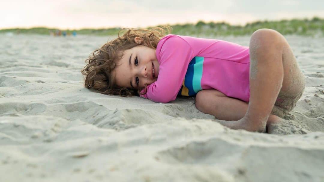クリスティーナ・ペリーさんのインスタグラム写真 - (クリスティーナ・ペリーInstagram)「beach baby 📸: by grandpa」7月6日 3時21分 - christinaperri