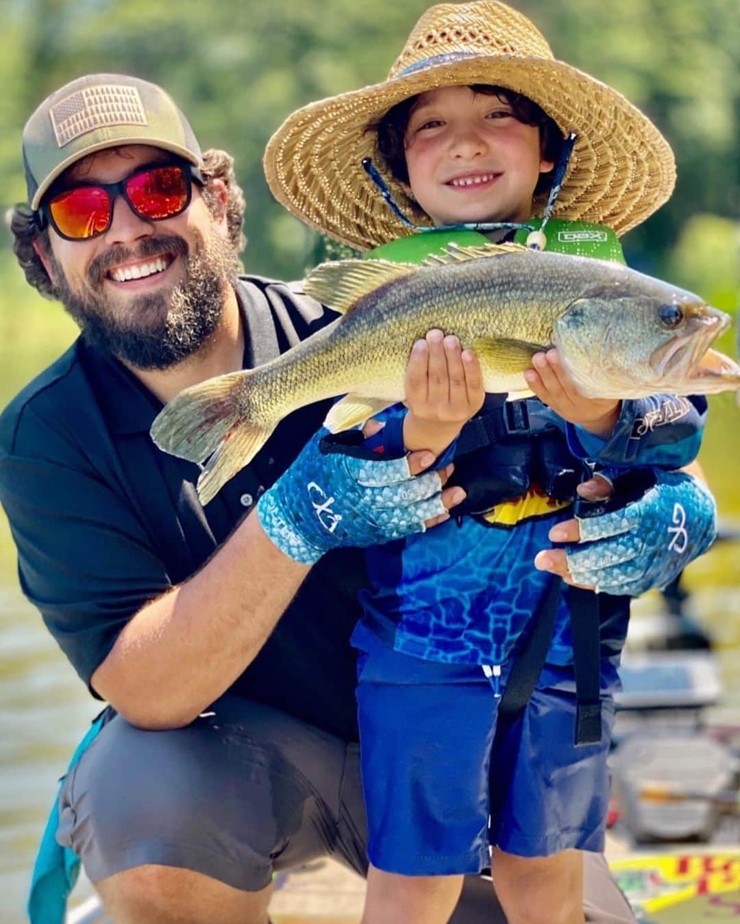 Filthy Anglers™さんのインスタグラム写真 - (Filthy Anglers™Instagram)「Absolutely love this photo that was shared with us from our buddies @teampeople_fishing and @anthonyhortonfishing who are both @slaynationtournamentfishing members. This photo looks like it belongs on a cover of a magazine or better yet a frame! Nice work and beautiful catch, you are both Certified Filthy! Thanks for sharing and keep that little one fishing! www.filthyanglers.com #bassfishing #kidswhofish #slaynation #kayak #bass #filthyanglers #getfilthy #nature #angler #boat #smallmouthbass #trout #salmon #fishing」7月6日 3時24分 - filthyanglers