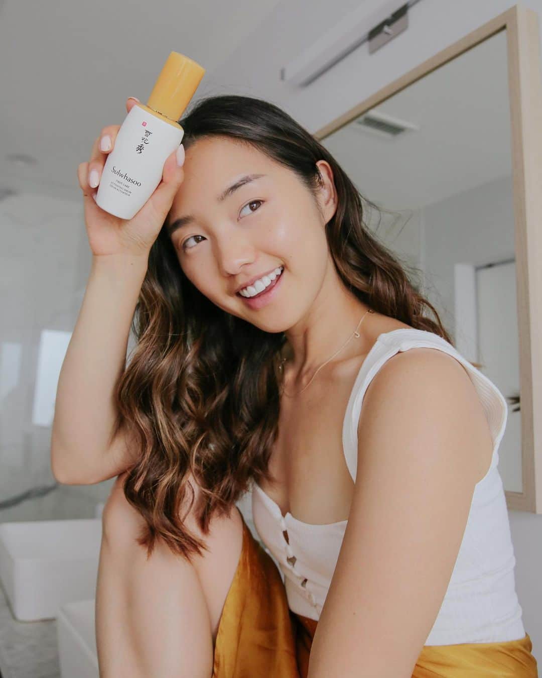 Jenn Imさんのインスタグラム写真 - (Jenn ImInstagram)「Today’s look was inspired by my @Sulwhasoo.us First Care Activating Serum bottle. This has been my first step to my skincare routine these days and my skin has never been more radiant. Grab your very own at your @sephora store or at Sephora.com. #ad」7月6日 3時32分 - imjennim
