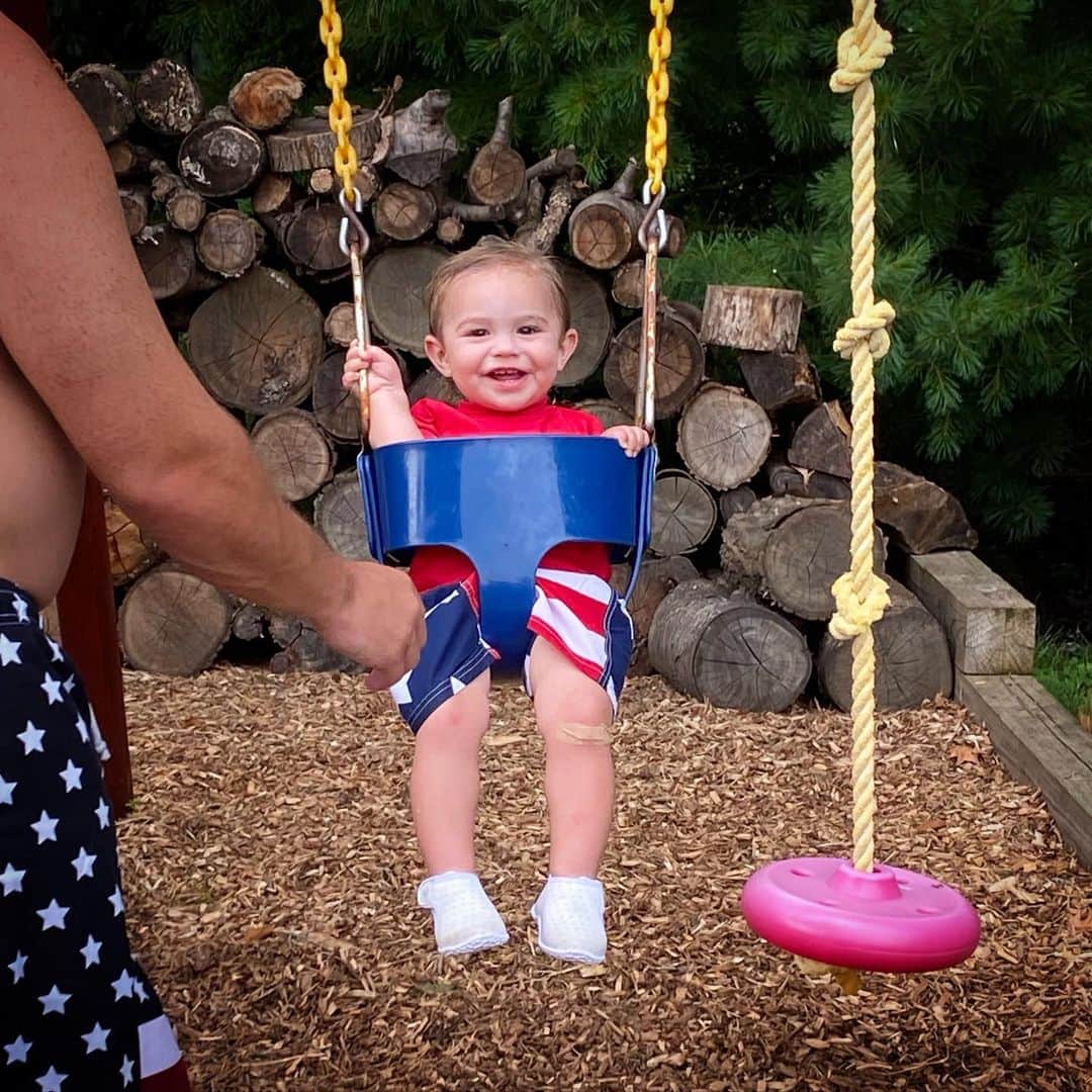 ディーナ・ニコール・コルテーゼのインスタグラム：「This little man is 1 1/2 today 🥰😩 why is time flying .. you’re mommy and daddy’s everything CJ ❤️❤️」