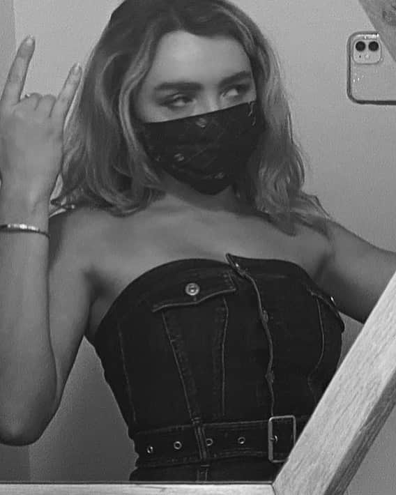 ペイトン・リストのインスタグラム：「😷🤟🏼」