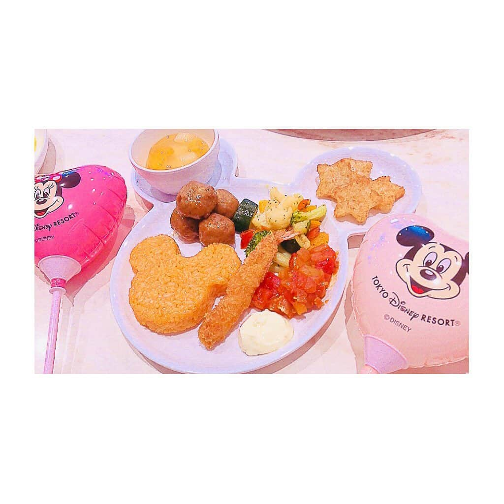 相田瑠菜さんのインスタグラム写真 - (相田瑠菜Instagram)「💓☕✧🍦コーヒーハウス🍦☕✧💓﻿ ﻿ かわい～♥️やっといけた💭💕﻿ ※ネット予約全然繋がらないから要注意※﻿ ﻿ 🐭🌼💕アートかわいー🐭🌼💕﻿ ﻿  #ディズニー好き #ディズニー好きな人と仲良くなりたい #ディズニー好きな人フォロバします #年パス切れた #年パス #共通年パス  #ディズニーコーデ #ディズニーカチューシャ #コーヒーハウス #ディズニーシー  #シー #ランド #disneysea #disneyland #disneygram #disneychristmas #model  #coodinate」7月6日 3時59分 - _aina_official