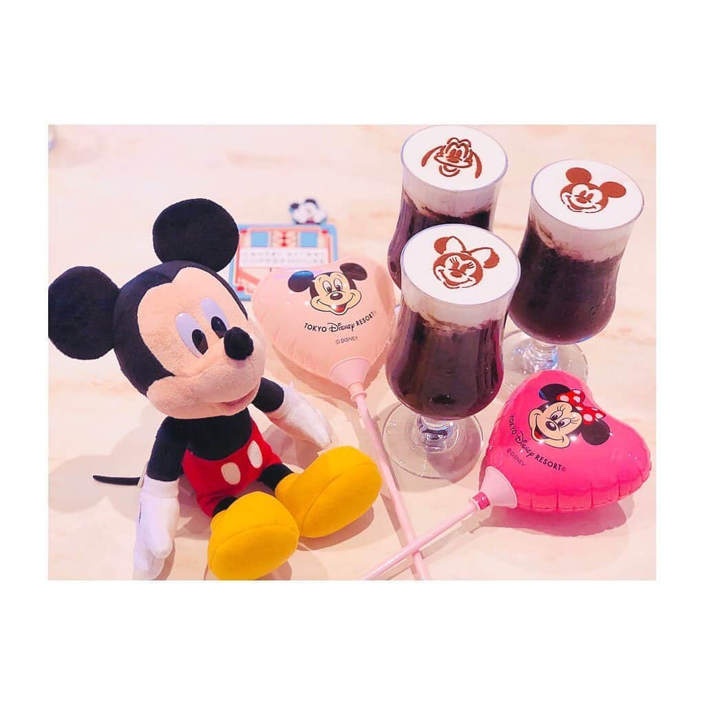 相田瑠菜のインスタグラム：「💓☕✧🍦コーヒーハウス🍦☕✧💓﻿ ﻿ かわい～♥️やっといけた💭💕﻿ ※ネット予約全然繋がらないから要注意※﻿ ﻿ 🐭🌼💕アートかわいー🐭🌼💕﻿ ﻿  #ディズニー好き #ディズニー好きな人と仲良くなりたい #ディズニー好きな人フォロバします #年パス切れた #年パス #共通年パス  #ディズニーコーデ #ディズニーカチューシャ #コーヒーハウス #ディズニーシー  #シー #ランド #disneysea #disneyland #disneygram #disneychristmas #model  #coodinate」