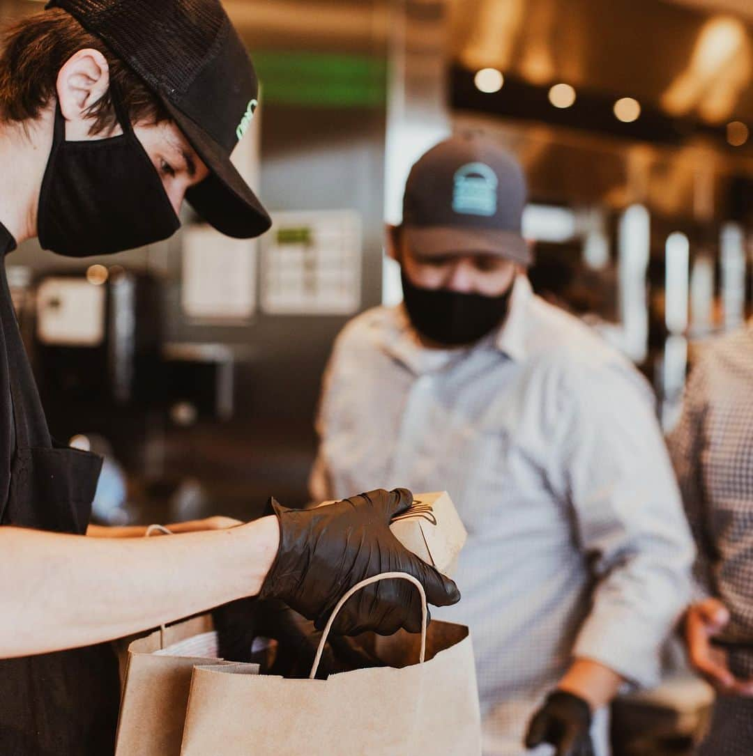 SHAKE SHACKさんのインスタグラム写真 - (SHAKE SHACKInstagram)「We’re serving you the goods you love safely. That means adapting our Shacks to follow local health guidelines + ramping up our current comprehensive health and safety protocols.⠀ ⠀ Order ahead on our Shack App or via online ordering and your food will be safe, sealed + ready to go when you get here!⠀ ⠀ For more info on the steps we’re taking to keep you + our team safe, check out our ‘Safety’ highlight. ⠀ ⠀ #shakeshack」7月6日 4時00分 - shakeshack