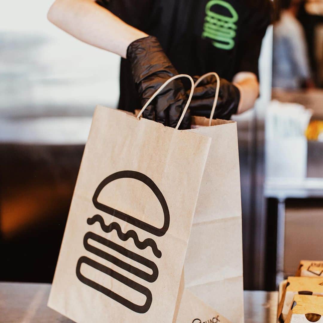 SHAKE SHACKさんのインスタグラム写真 - (SHAKE SHACKInstagram)「We’re serving you the goods you love safely. That means adapting our Shacks to follow local health guidelines + ramping up our current comprehensive health and safety protocols.⠀ ⠀ Order ahead on our Shack App or via online ordering and your food will be safe, sealed + ready to go when you get here!⠀ ⠀ For more info on the steps we’re taking to keep you + our team safe, check out our ‘Safety’ highlight. ⠀ ⠀ #shakeshack」7月6日 4時00分 - shakeshack