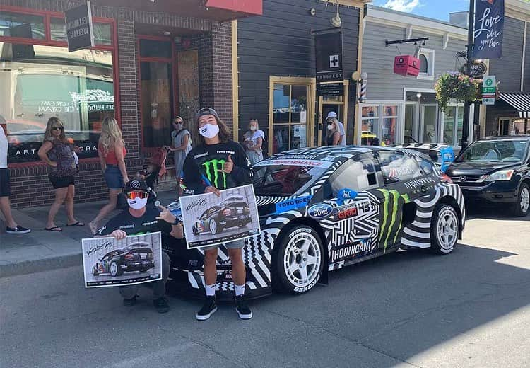 ケン・ブロックさんのインスタグラム写真 - (ケン・ブロックInstagram)「Another big THANKS to the fans who came out to @theHoonigan’s newest retailer - Prospect on Main St. in Park City - yesterday to see my street parked Ford Focus RS RX racecar, especially @RymanTolentino (first photo) who made an 11-hour road trip from So. California just to see my racecar and grab a signed poster! I really do have the best fans! #bestfans #FordFocusRSRX」7月6日 4時08分 - kblock43