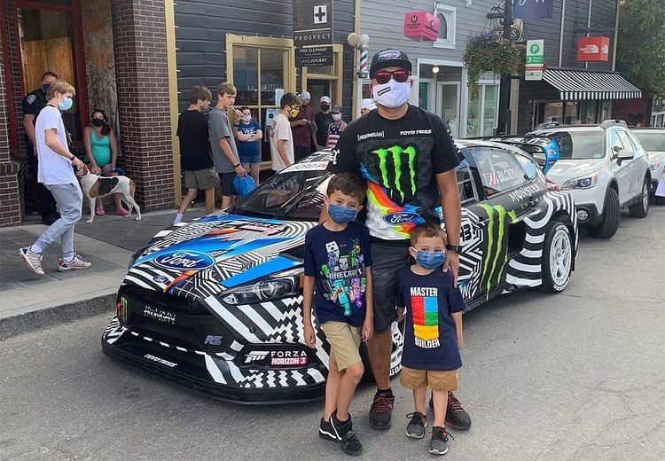 ケン・ブロックさんのインスタグラム写真 - (ケン・ブロックInstagram)「Another big THANKS to the fans who came out to @theHoonigan’s newest retailer - Prospect on Main St. in Park City - yesterday to see my street parked Ford Focus RS RX racecar, especially @RymanTolentino (first photo) who made an 11-hour road trip from So. California just to see my racecar and grab a signed poster! I really do have the best fans! #bestfans #FordFocusRSRX」7月6日 4時08分 - kblock43