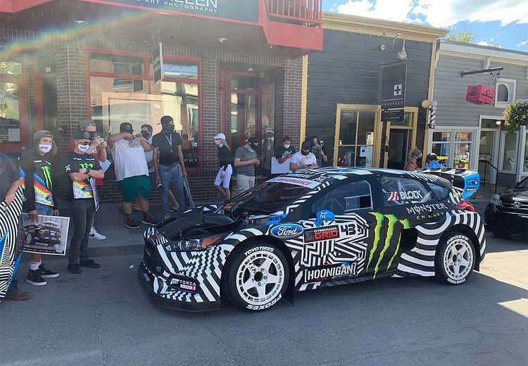 ケン・ブロックさんのインスタグラム写真 - (ケン・ブロックInstagram)「Another big THANKS to the fans who came out to @theHoonigan’s newest retailer - Prospect on Main St. in Park City - yesterday to see my street parked Ford Focus RS RX racecar, especially @RymanTolentino (first photo) who made an 11-hour road trip from So. California just to see my racecar and grab a signed poster! I really do have the best fans! #bestfans #FordFocusRSRX」7月6日 4時08分 - kblock43