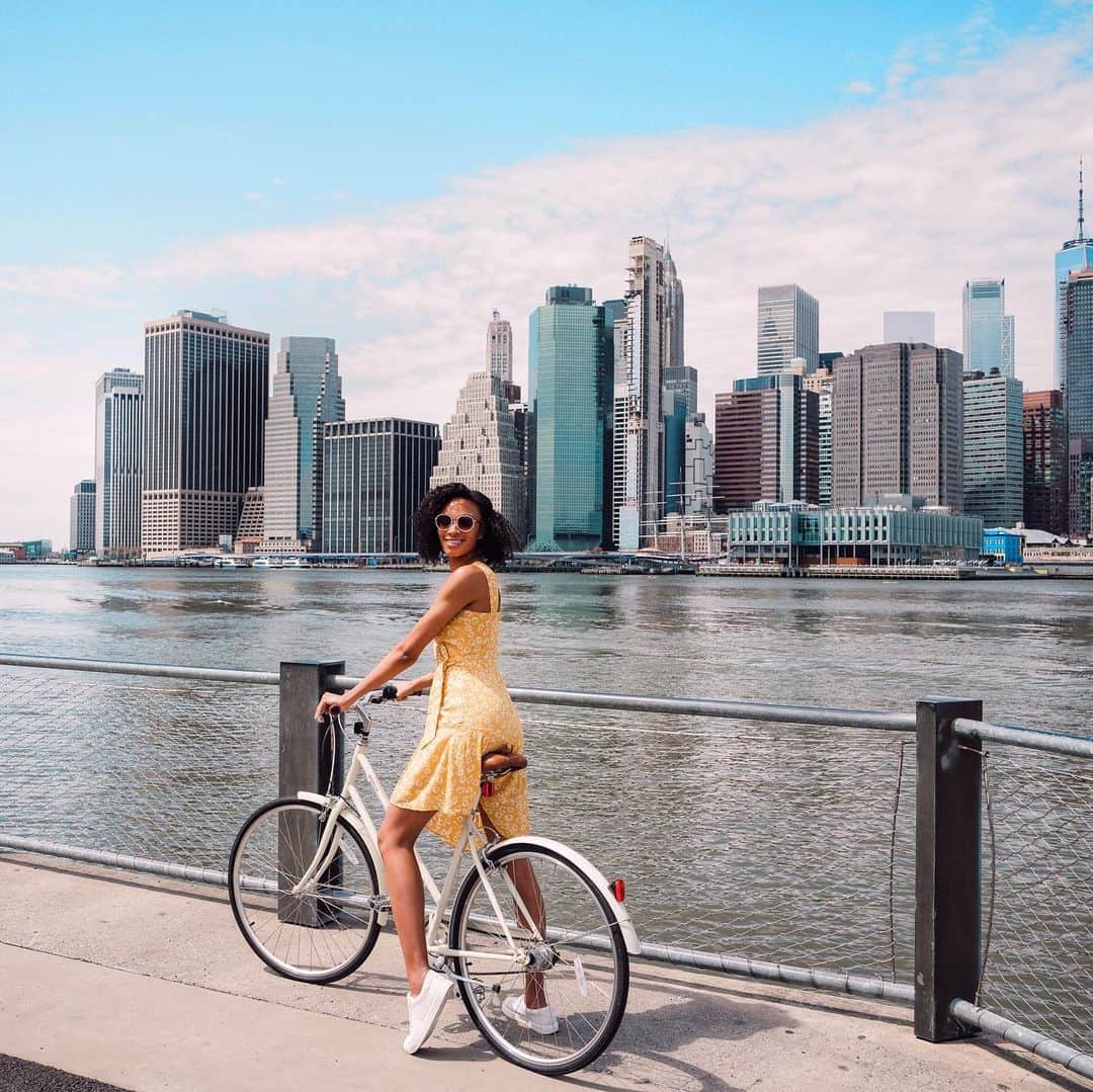 サムエデルマンのインスタグラム：「Back in stock: the perfect dress for summer. Link in bio to shop #SamEdelman」
