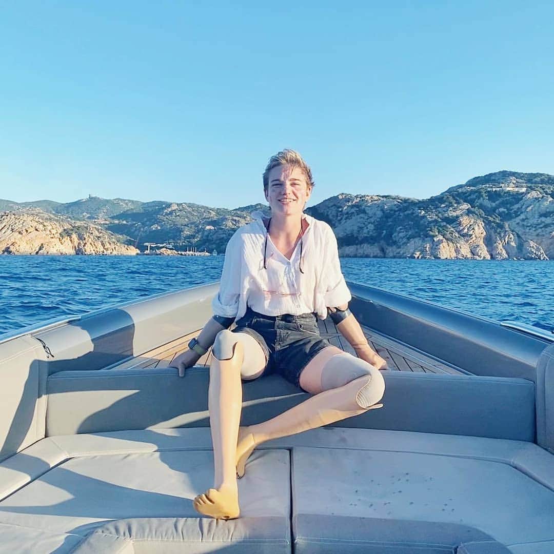 ベアトリーチェ・ヴィオのインスタグラム：「Weekend in gommone?! 🛶 AJOOOO. Conclusione perfetta pre allenamento... 🤙🏻 @novamarinecharter」