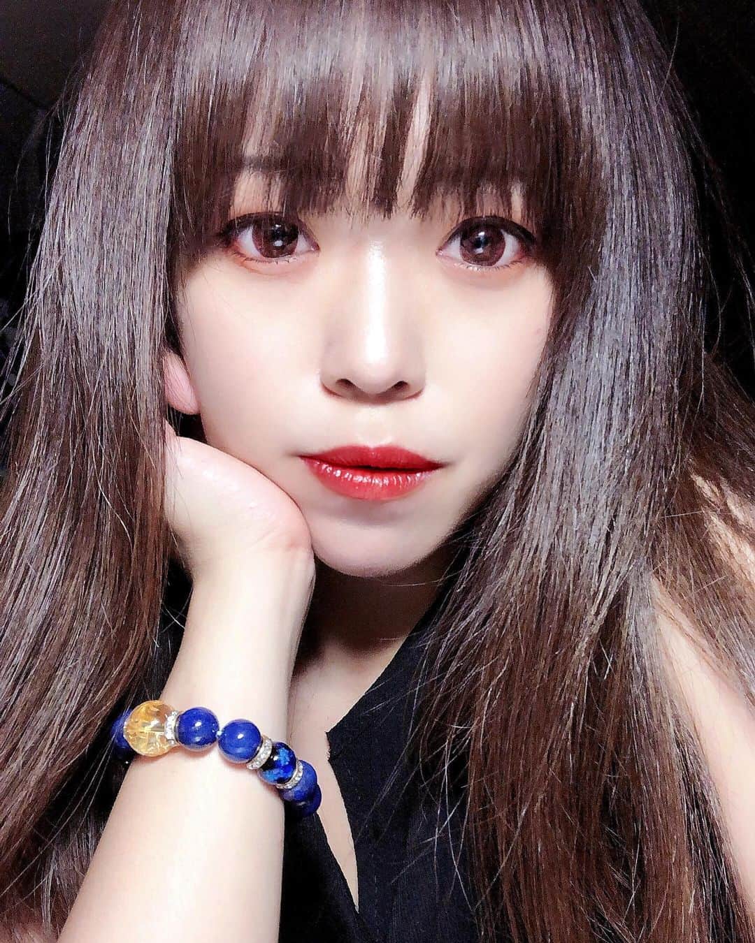 のインスタグラム：「I'm reminded of my true self when I wear something blue. I jus got my lapis lazuli bracelet I wanted it for years.  . #baroque #poland #makemoments #igrecommend #igersjp #ig_photooftheday #peace #instagoodmyphoto  #浴衣 #lifeofadventure #liveauthentic #colorful #japanese #bodleianlibrary #photooftheday #picoftheday #red #instadaily #igers #all_shots #unesco #instacool #eu #paintedhall #artist #hairstyle #haircolor #hairstyle」