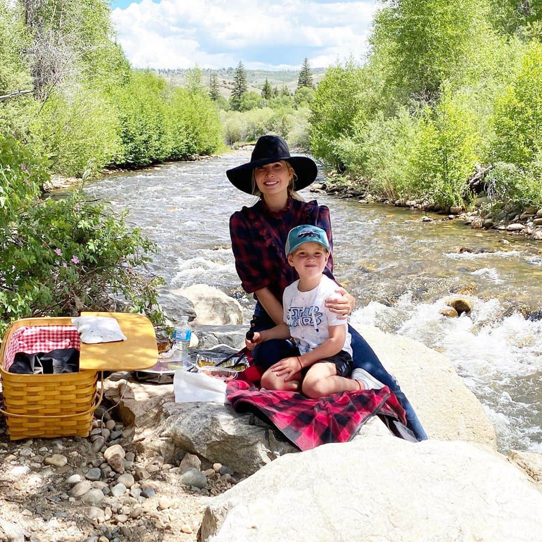 イヴァンカ・トランプさんのインスタグラム写真 - (イヴァンカ・トランプInstagram)「❤️🤍💙」7月6日 4時52分 - ivankatrump