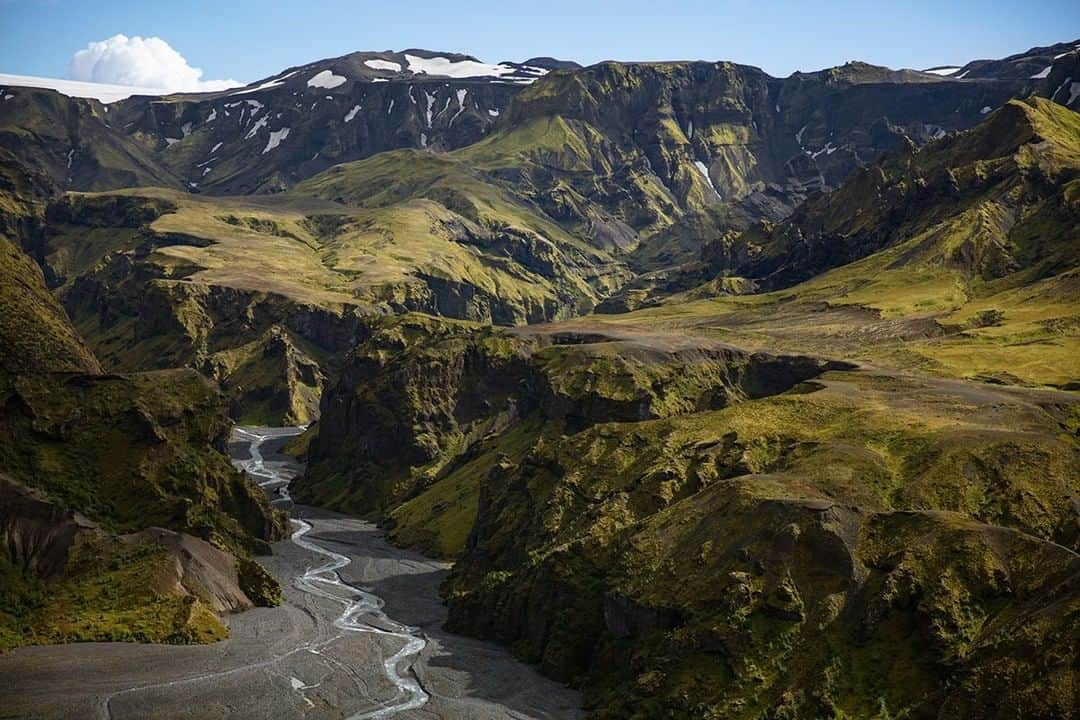 National Geographic Travelさんのインスタグラム写真 - (National Geographic TravelInstagram)「Photo by Matt Borowick @mborowick  I remember hiking Valahnjúkur Mountain for the first time and seeing the view from the top, which literally made my jaw drop. Much of the scenery in Iceland seems to have this very effect, but this was different. Looking down from almost 500 meters (1,640 feet) into the winding rivers and valleys, I could see how remarkable this place is. This is one of the most popular and moderately difficult hikes that Thórsmörk has to offer, but at the end of the climb you are rewarded with a panoramic view of the magical landscape. The mountain ridge is named after the Norse god Thor, and it sits between the Tindfjallajökull and Eyjafjallajökull glaciers.  Follow @mborowick for more pictures like this. #iceland #mountains #travel #nature #explore」7月6日 5時06分 - natgeotravel