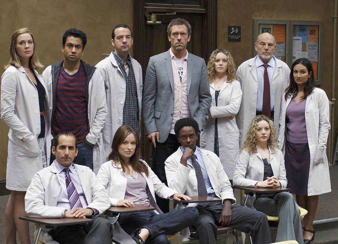 E! Onlineさんのインスタグラム写真 - (E! OnlineInstagram)「It's been 8 years since we said goodbye to our favorite snarky doctor and TV show #House. Head to the link in our bio to see where the cast is since we last saw them at the Princeton–Plainsboro Teaching Hospital. (📷:Getty Images)」7月6日 5時02分 - enews