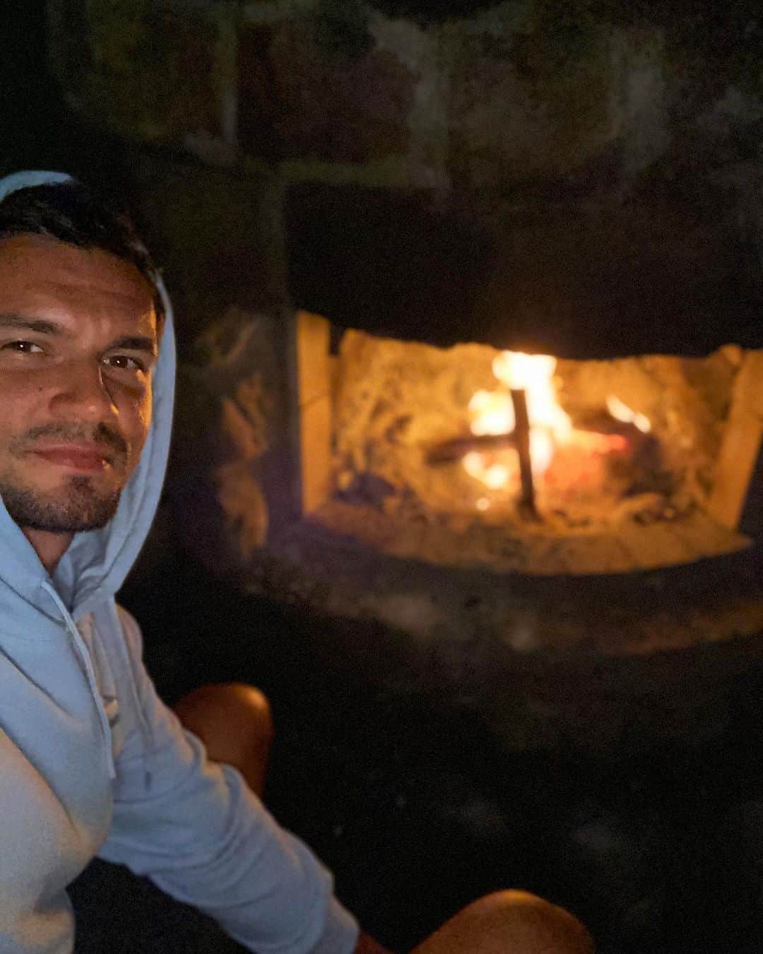デヤン・ロヴレンのインスタグラム：「Thank you, everyone, for the lovely birthday wishes. The years have gone by so fast, and God has blessed me with a wonderful family and friends. 🙏🏻❤️   Hvala svima na lijepim rođendanskim željama. Godine su tako brzo prošle, a Bog me blagoslovio predivnom obitelji i prijateljima. 🙏🏻❤️」
