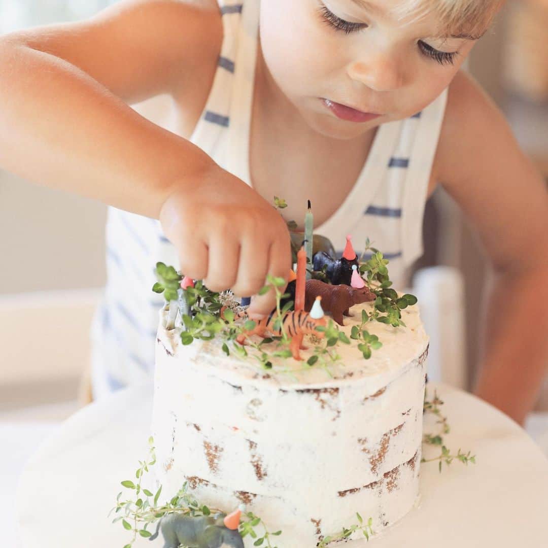 ローレン・コンラッドのインスタグラム：「Somebody turned 3 today 💛 Happy Birthday to our sweet Liam!」