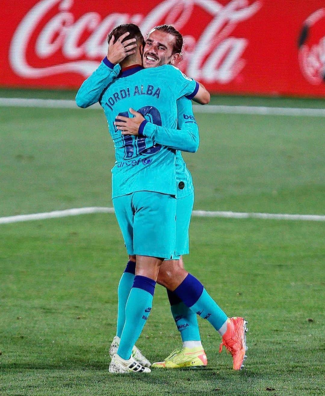 LFPさんのインスタグラム写真 - (LFPInstagram)「👑 The Little Prince SMILES! • ¡Define con un emoji el golazo de @antogriezmann! • #LaLiga #LaLigaSantander #Barça #Griezmann #Football #Goals」7月6日 6時15分 - laliga